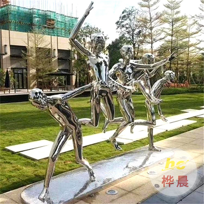 精神堡壘商場景區(qū)落地大型景觀工程發(fā)光轉(zhuǎn)盤路口邊標(biāo)志性景墻雕塑