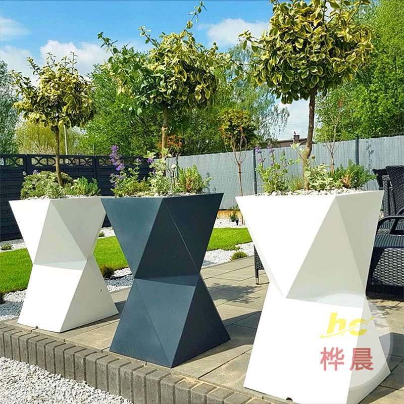 玻璃鋼組合裝飾花瓶遍布貴州貴陽(yáng)購(gòu)物中心各樓層