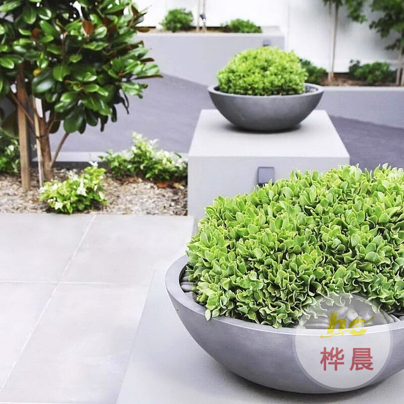 玻璃鋼藝術(shù)花盆讓山西長(zhǎng)治商場(chǎng)國慶節(jié)更具特色